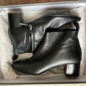 Everlane - The Day Boot in Black. Size 8 (runs slightly small, closer to a 7.5)